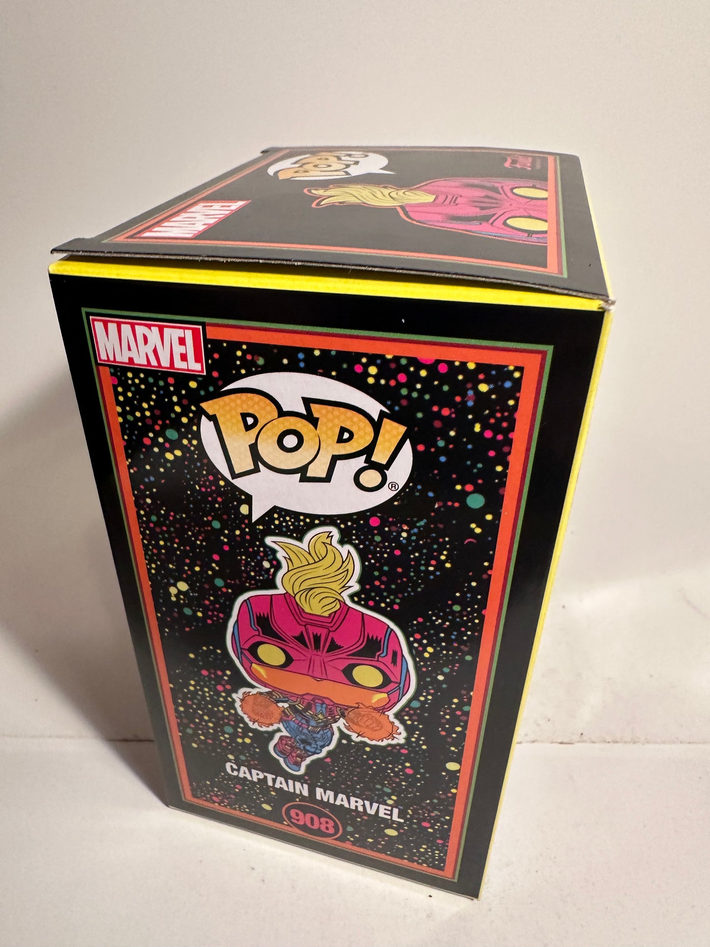 Marvel - Captain Marvel BLACKLIGHT (Special Edition) 908 Funko Pop!