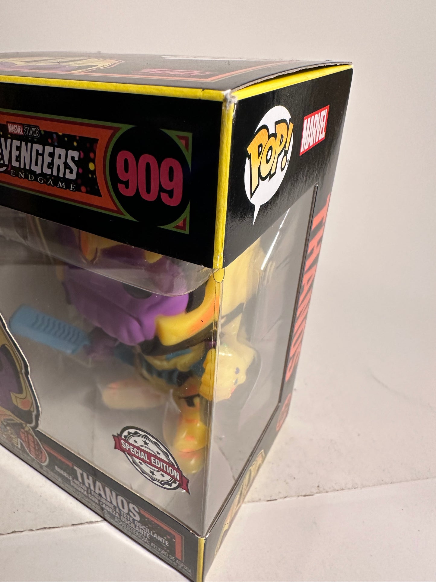 Marvel - Thanos BLACKLIGHT (Special Edition) 909 Funko Pop!