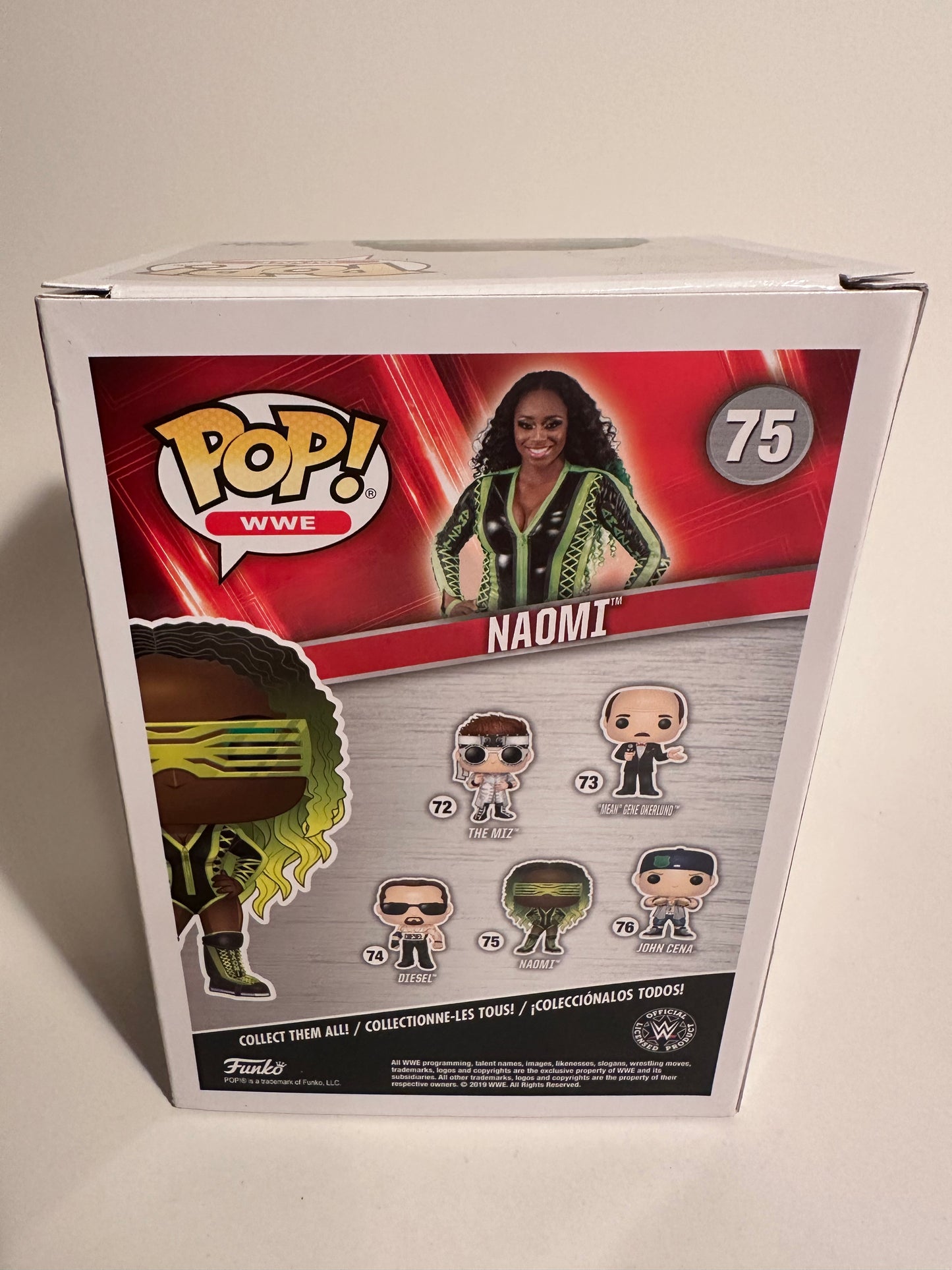 WWE - Naomi 75 GITD CHASE  Funko Pop!