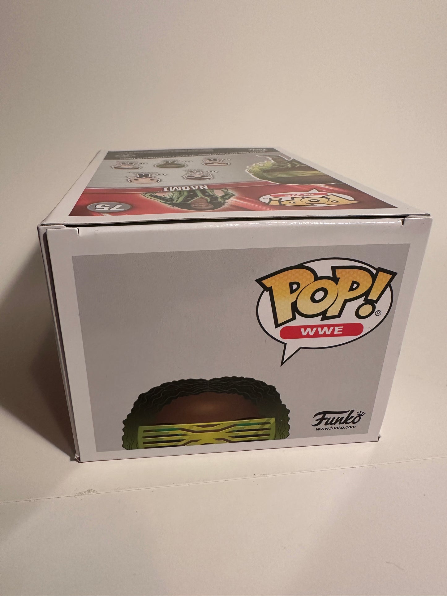 WWE - Naomi 75 GITD CHASE  Funko Pop!