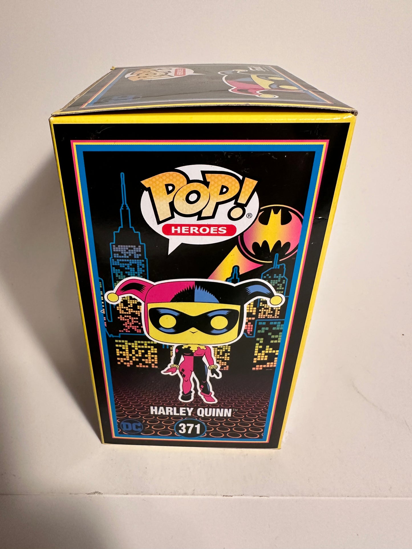 Batman - Harley Quinn BLACKLIGHT (Hot Topic Exclusive) 371 Funko Pop!