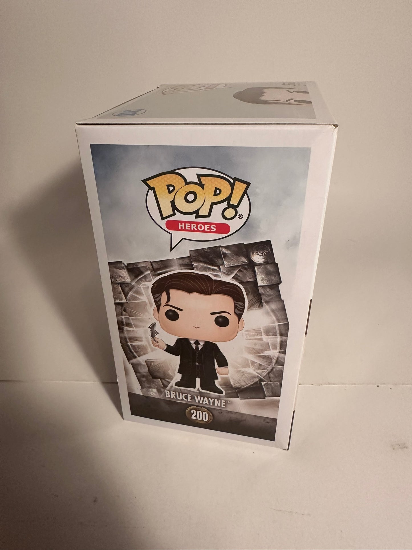 DC - Bruce Wayne (2017 Summer Convention Exclusive) 200 Funko Pop!