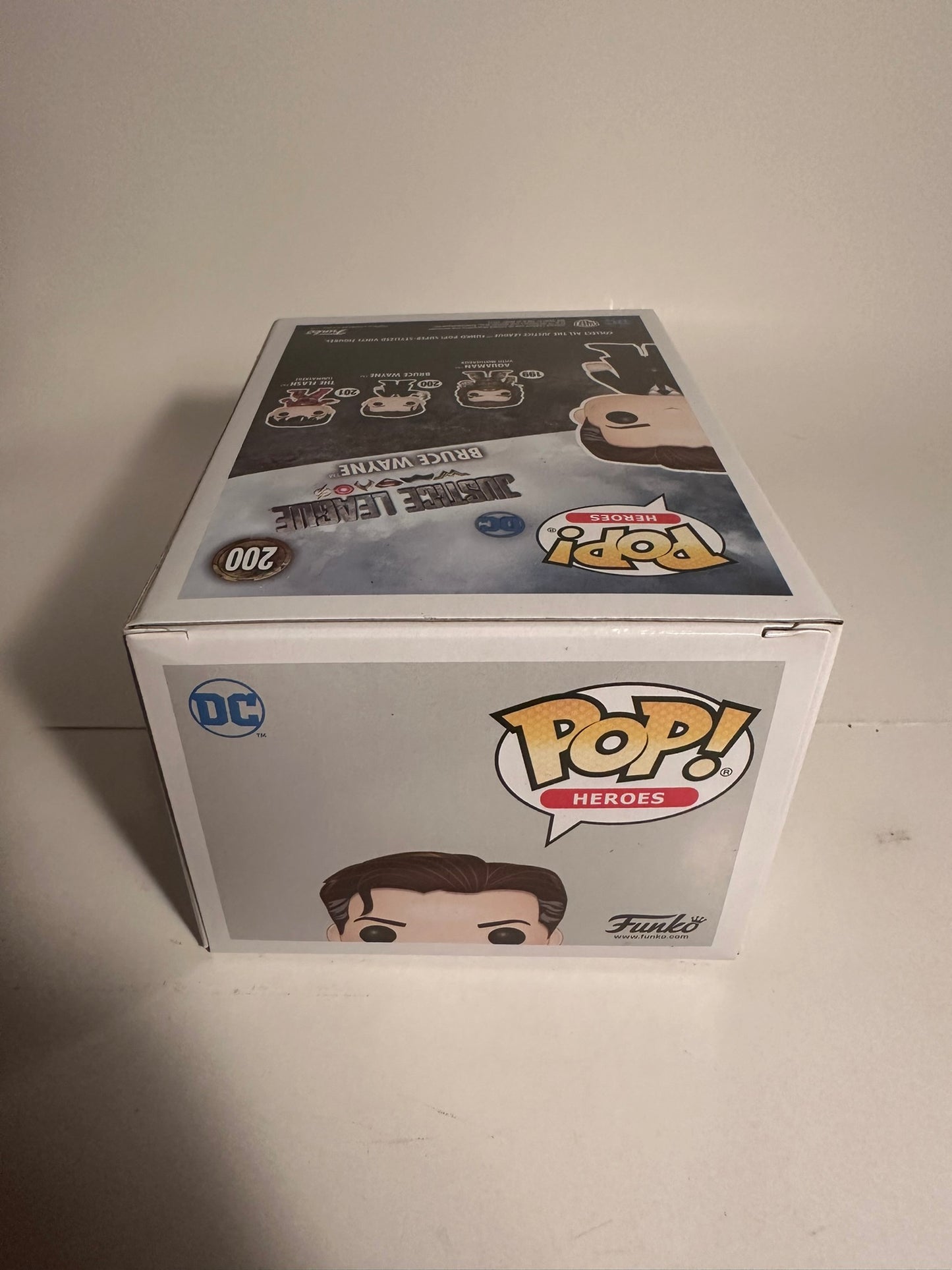 DC - Bruce Wayne (2017 Summer Convention Exclusive) 200 Funko Pop!