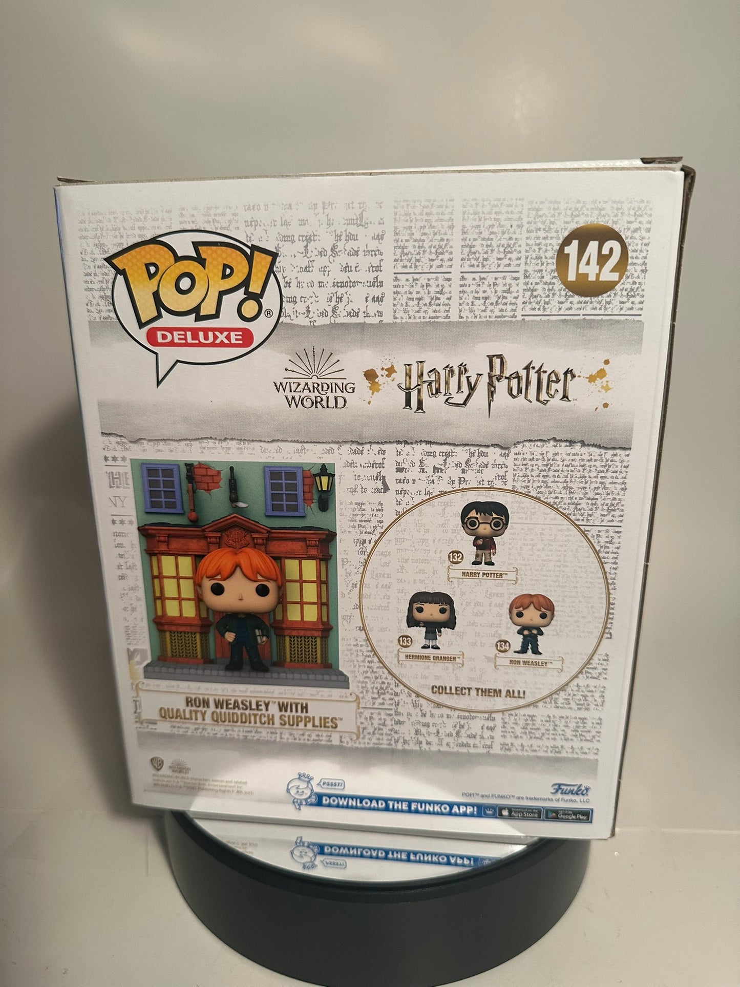 Harry Potter - Ron Weasley with Quality Quidditch Supplies (Special Edition) 142 Funko Pop!