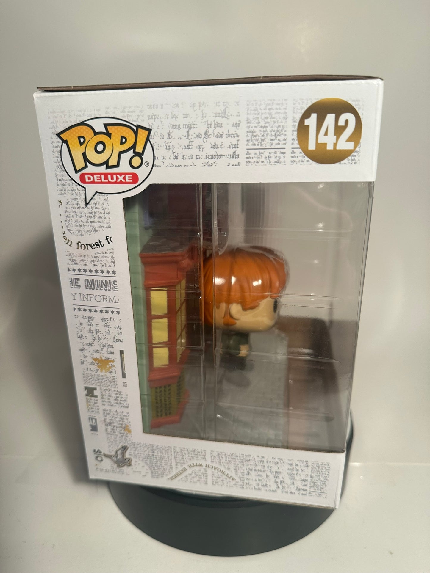 Harry Potter - Ron Weasley with Quality Quidditch Supplies (Special Edition) 142 Funko Pop!