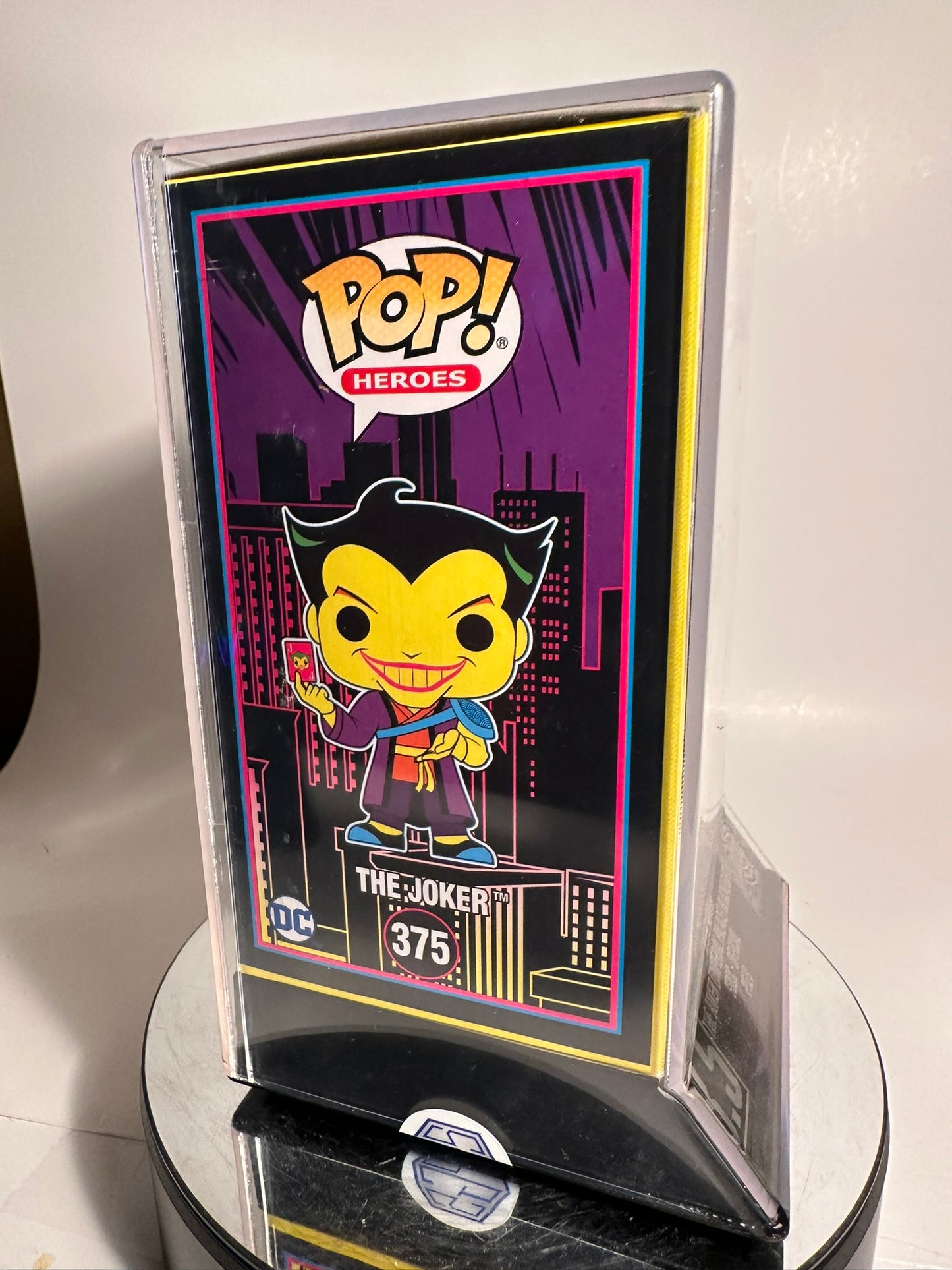 DC - The Joker 375 BLACKLIGHT (Sand Diego Comic Con Limited Edition) Funko Pop! PGS Graded 8.5/10