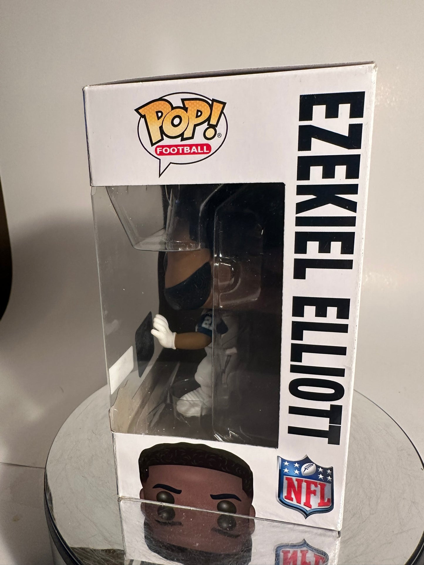 Football - Ezekiel Elliott 68 (Fanatics Exclusive) Funko Pop!