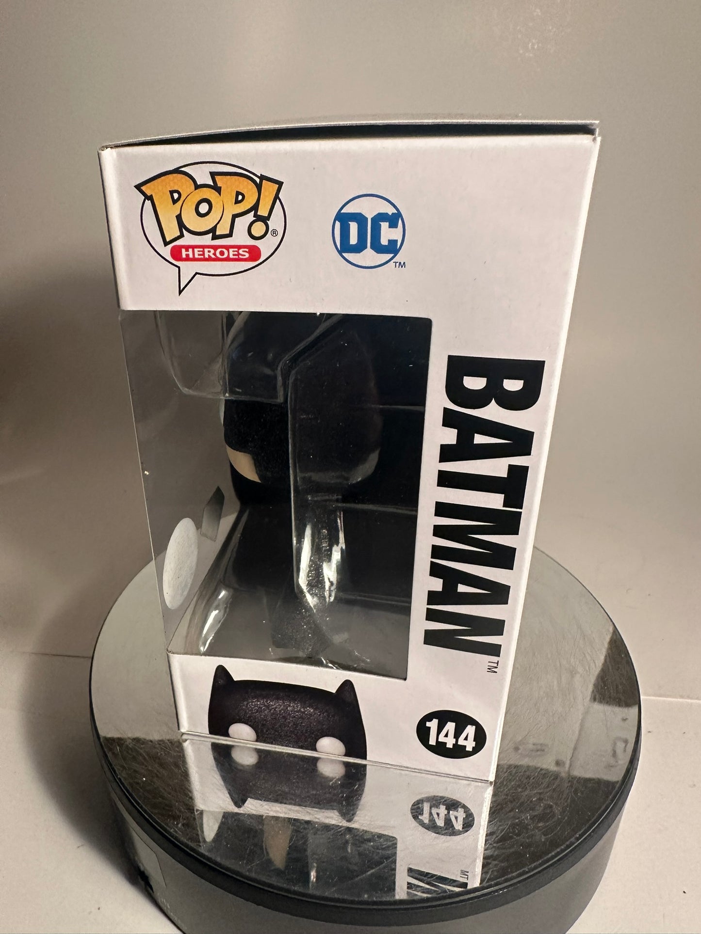 DC - Batman 144 DIAMOND (DC Shop Exclusive) Funko Pop!