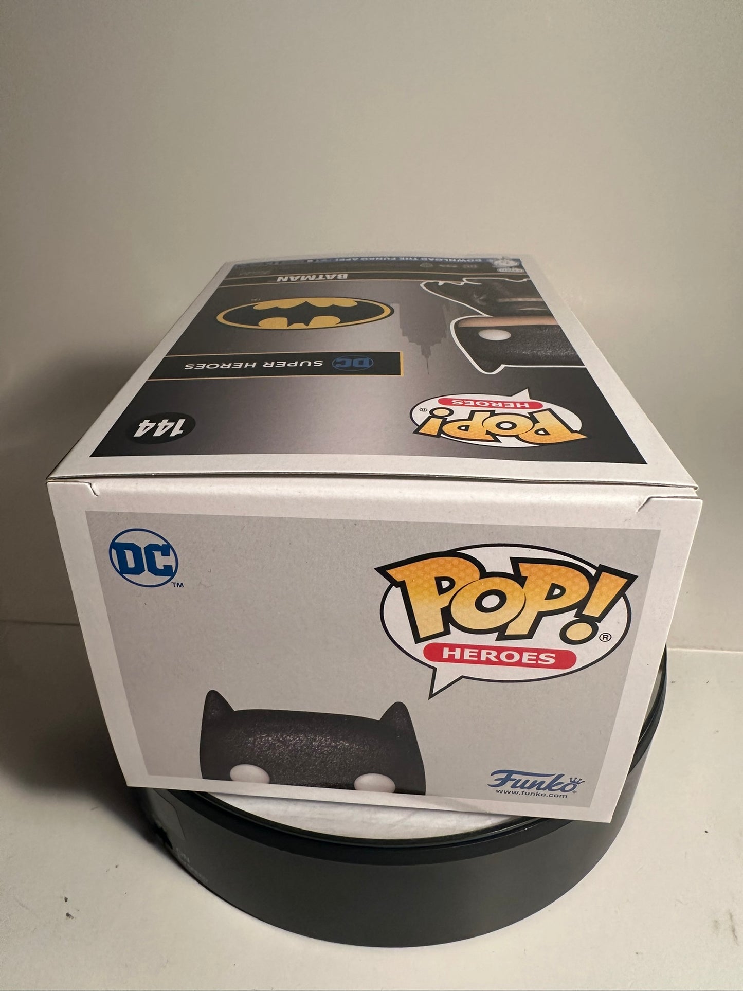 DC - Batman 144 DIAMOND (DC Shop Exclusive) Funko Pop!