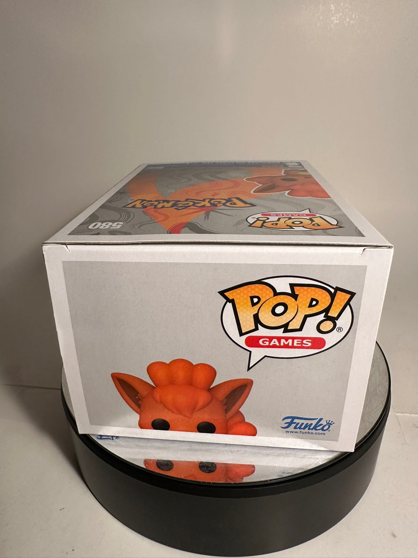 Pokemon - Vulpix 580 Pearlescent (Pokemon Center Exclusive) Funko Pop!