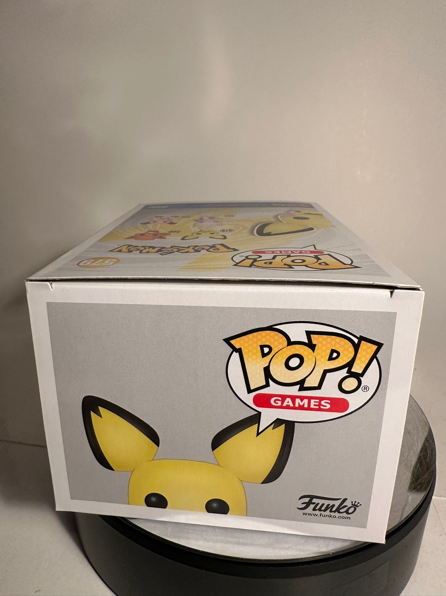 Pokemon - Pichu 579 FLOCKED (Wondercon Anaheim Limited Edition) Funko Pop!