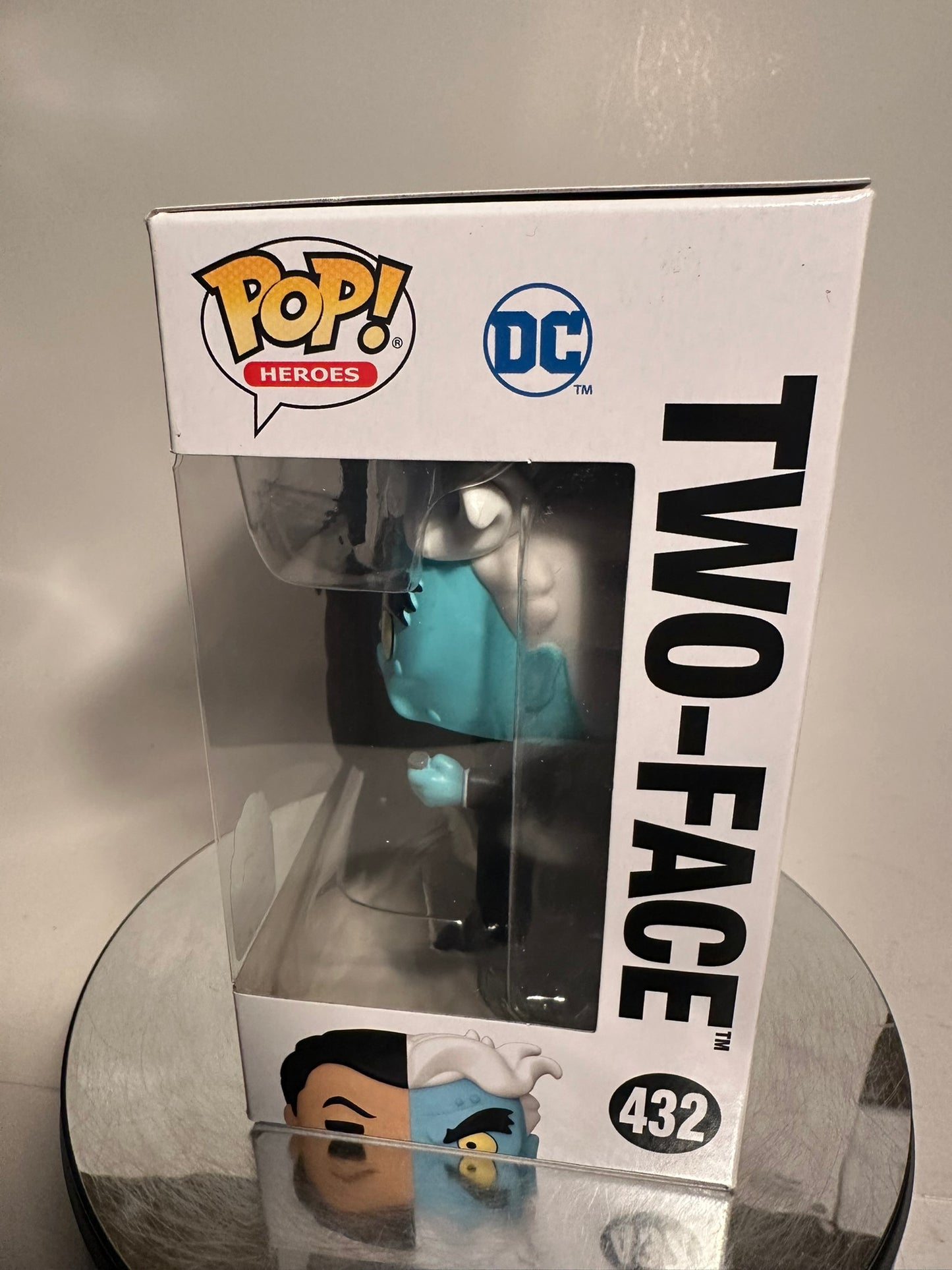 DC - Batman The Animated Series - Two-Face 432 LA Comic Con 2021 Show Exclusive Funko Pop!