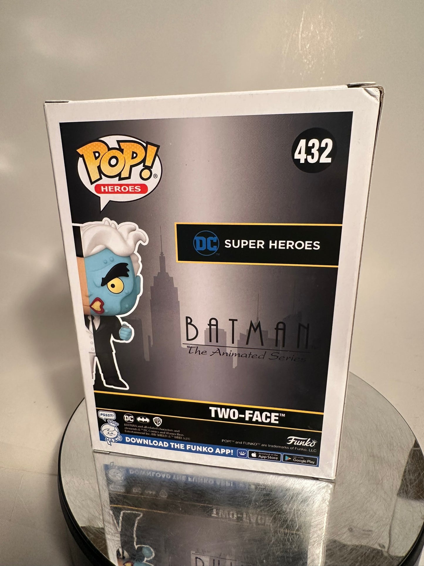 DC - Batman The Animated Series - Two-Face 432 LA Comic Con 2021 Show Exclusive Funko Pop!