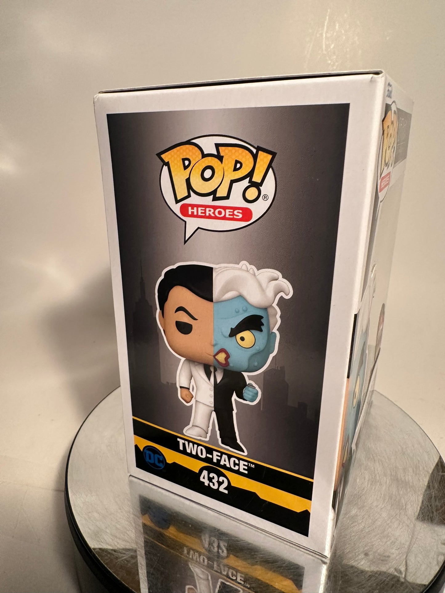 DC - Batman The Animated Series - Two-Face 432 LA Comic Con 2021 Show Exclusive Funko Pop!