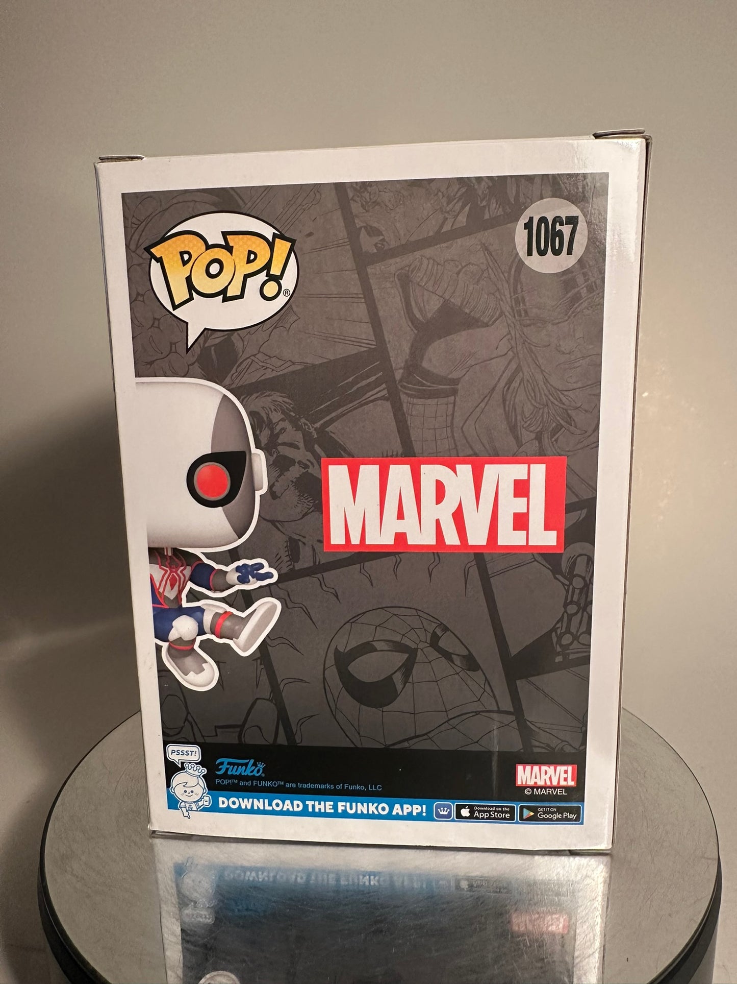 Marvel - Spider-Man (Bug-Eyes Armor) 1067 2022 Winter Convention Limited Edition CUSTOM ARTWORK Funko Pop!