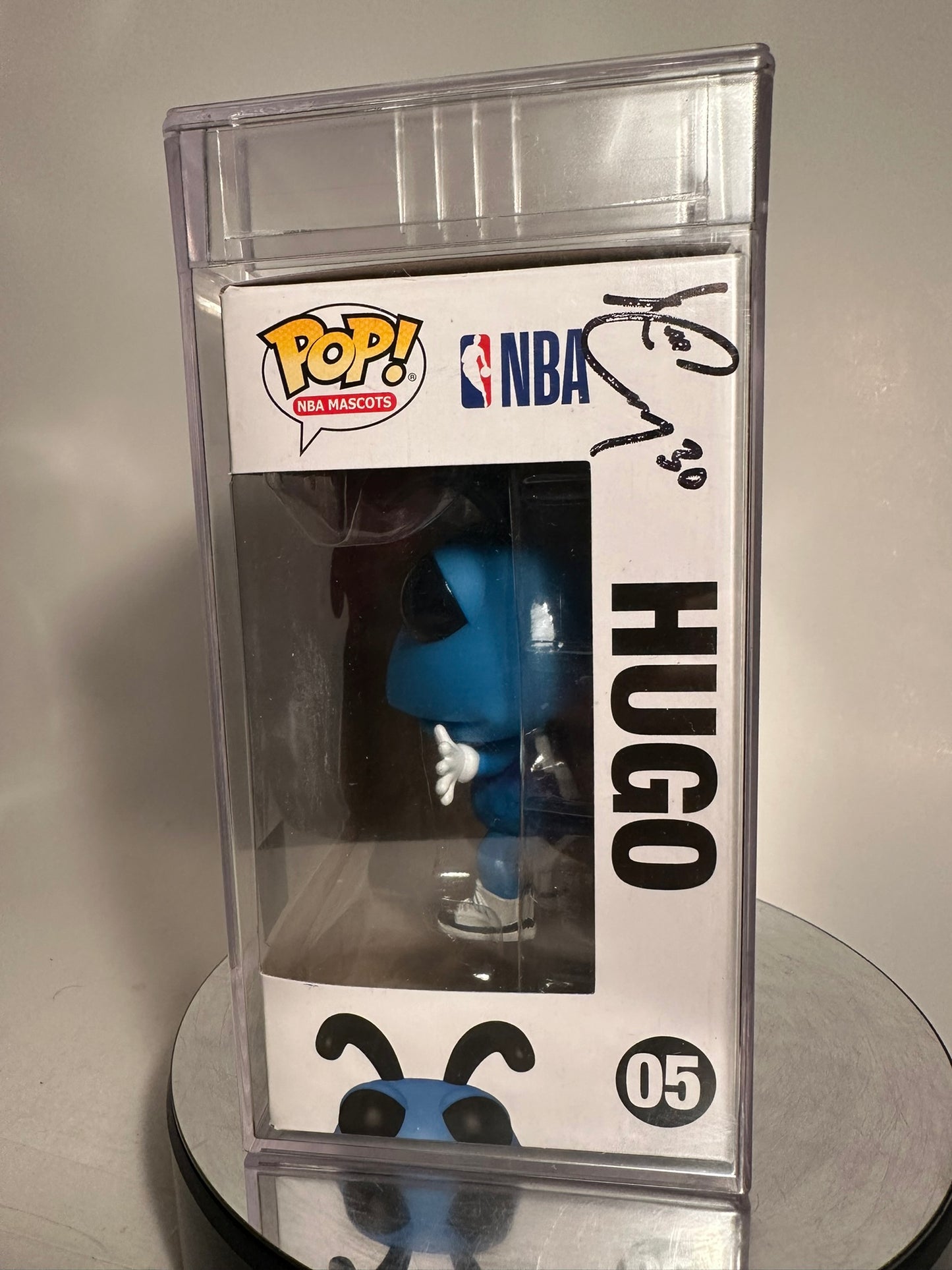 Basketball - Hornets Mascot Hugo 05 PSA AUTHENTICATED AUTOGRAPHED by Dell Curry Funko Pop!