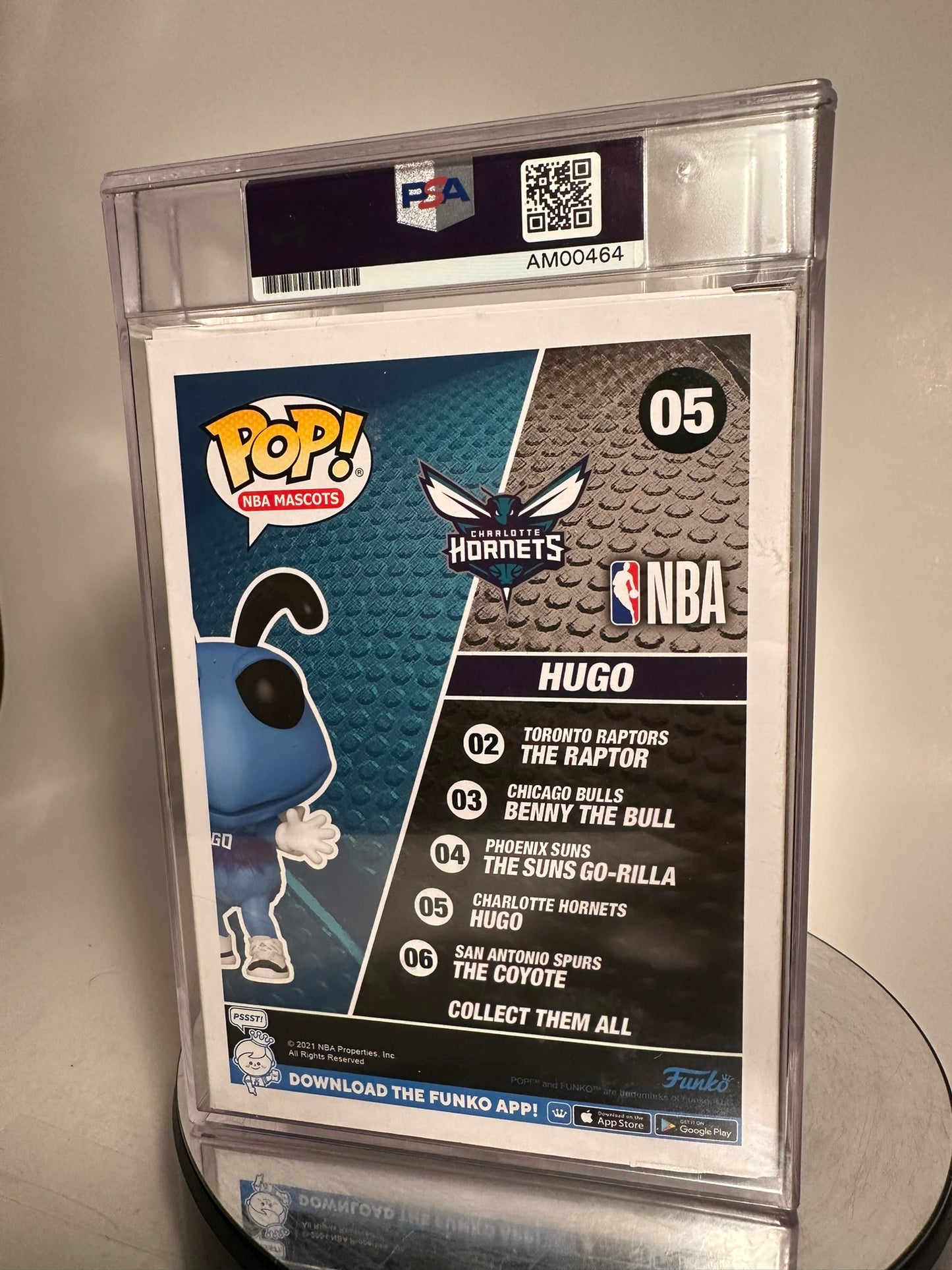 Basketball - Hornets Mascot Hugo 05 PSA AUTHENTICATED AUTOGRAPHED by Dell Curry Funko Pop!