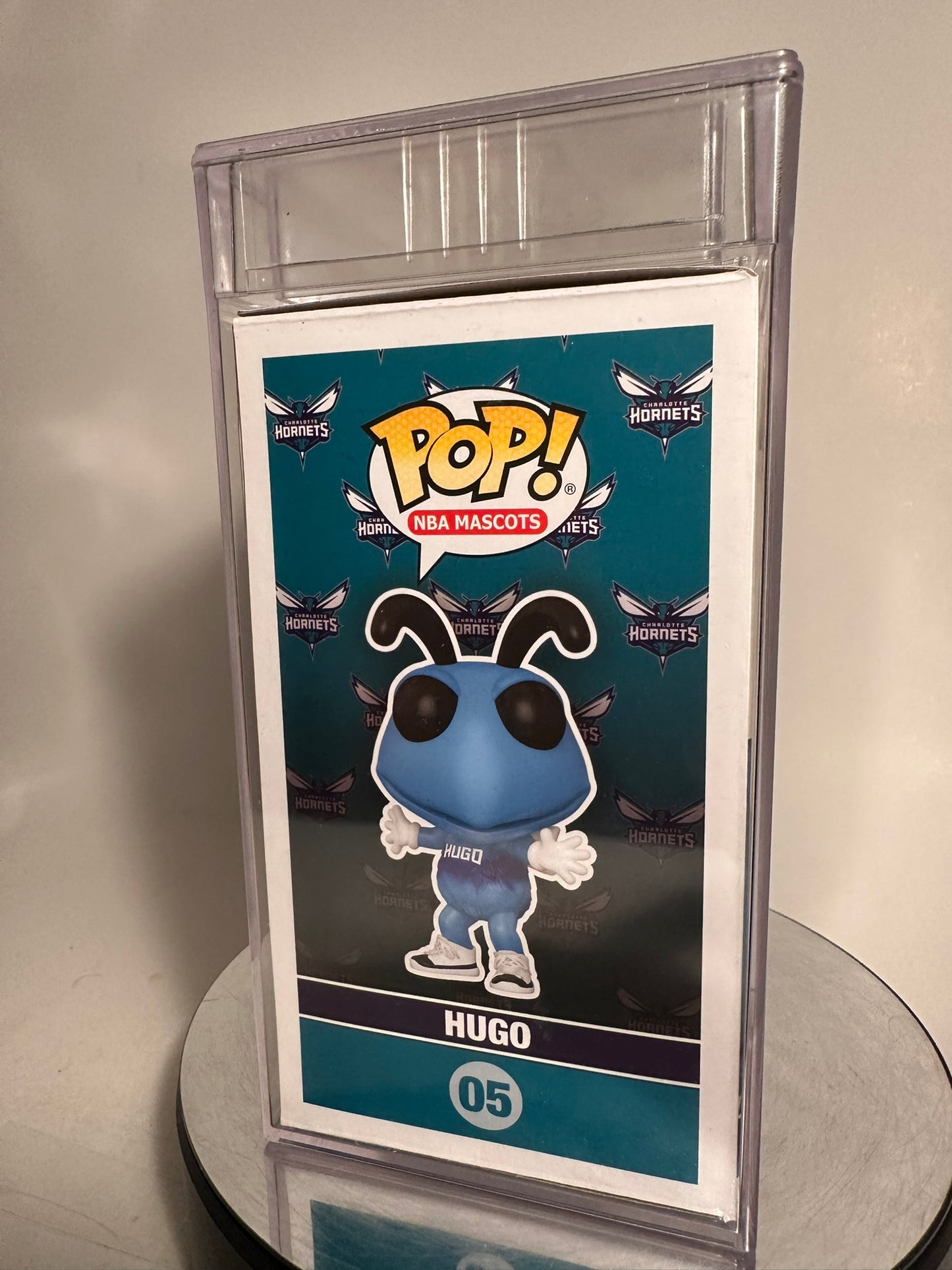 Basketball - Hornets Mascot Hugo 05 PSA AUTHENTICATED AUTOGRAPHED by Dell Curry Funko Pop!